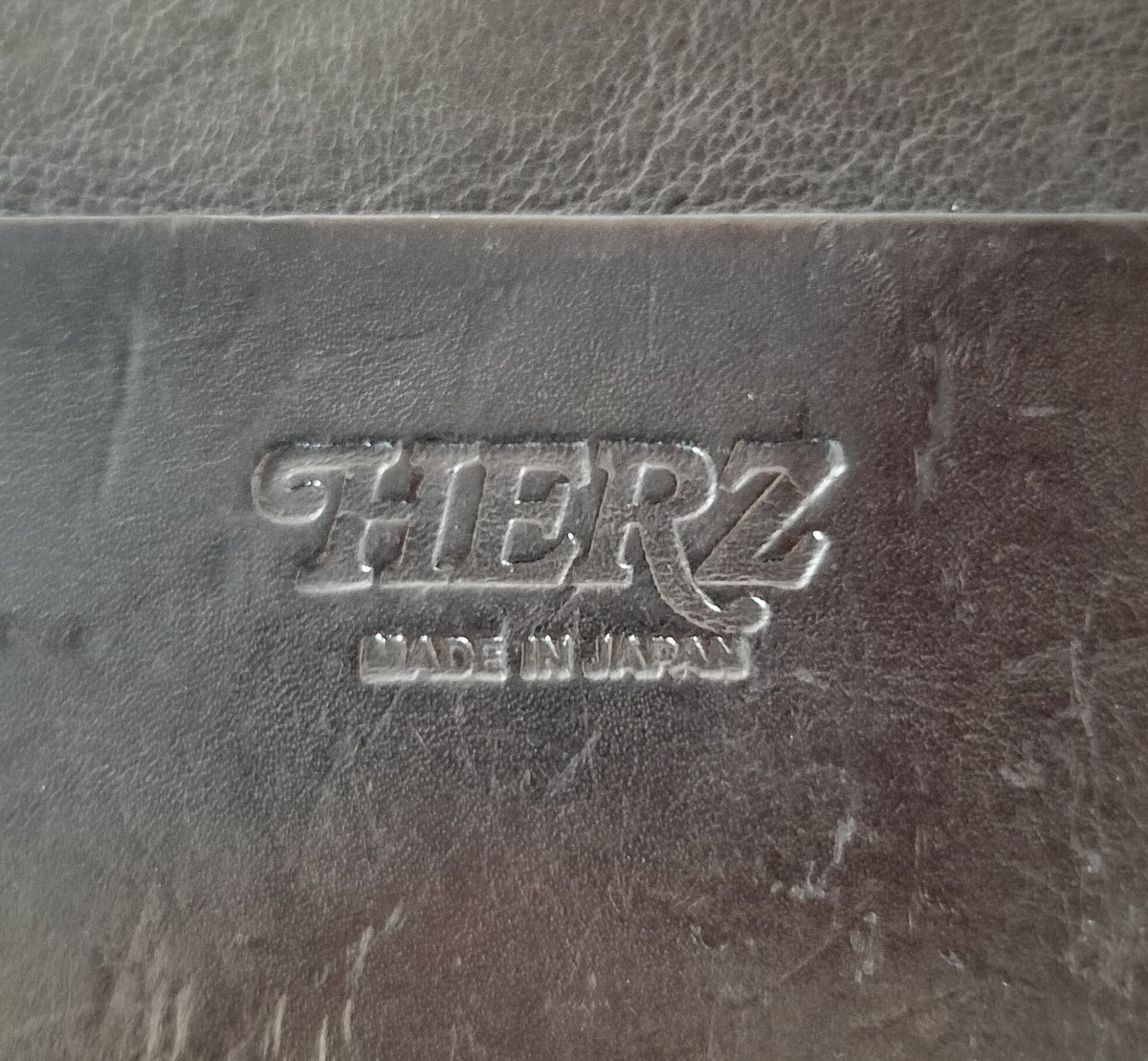 美品! HERZ ヘルツ 定価18700円 口枠ベルトポーチ (E-40) 黒ブラック