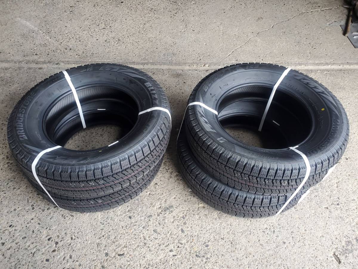 売り切ります　送料無料　ブリヂストン　ブリザックICE　215/65R16 98S　４本セット2022年製　　税込4万円〜