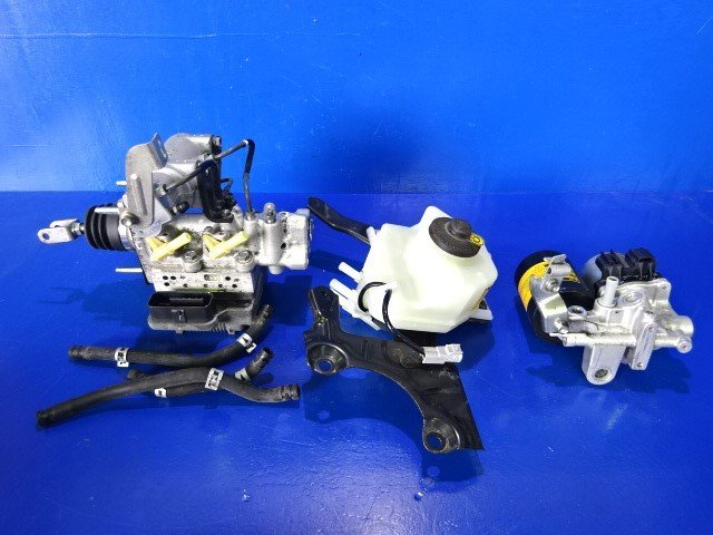 トヨタ プリウス ZVW30 ABSブレーキアクチュエーター ブレーキ