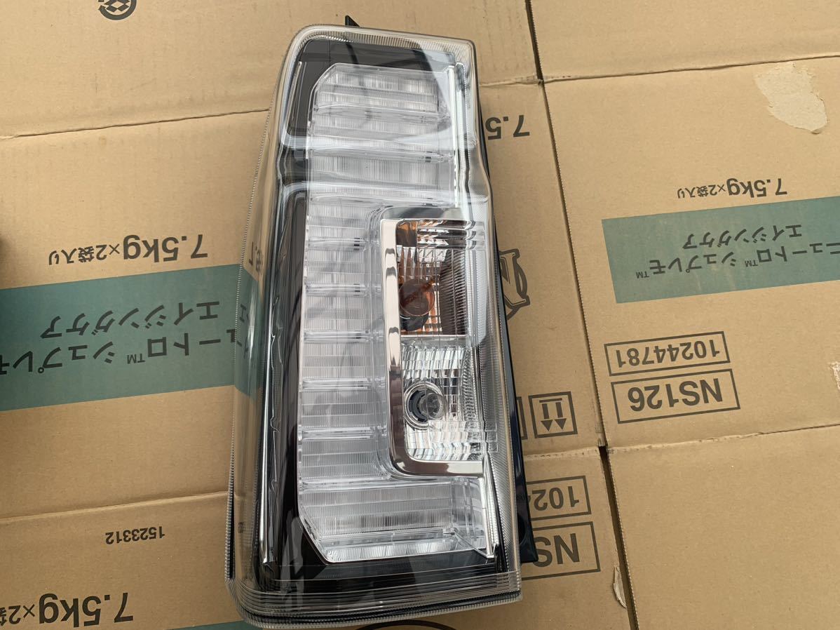 後期 LA600S/LA610S タントカスタム トップエディション 純正 左