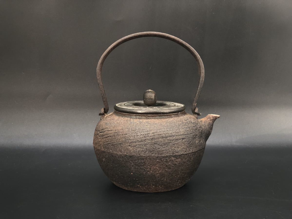1301 龍文堂 造 鉄瓶 銅製蓋 時代鉄瓶 時代物 煎茶道具 煎茶道具 鉄瓶 龍文堂造 小振 土瓶 丸形 釜師 古鏡 銅蓋 【公式通販】