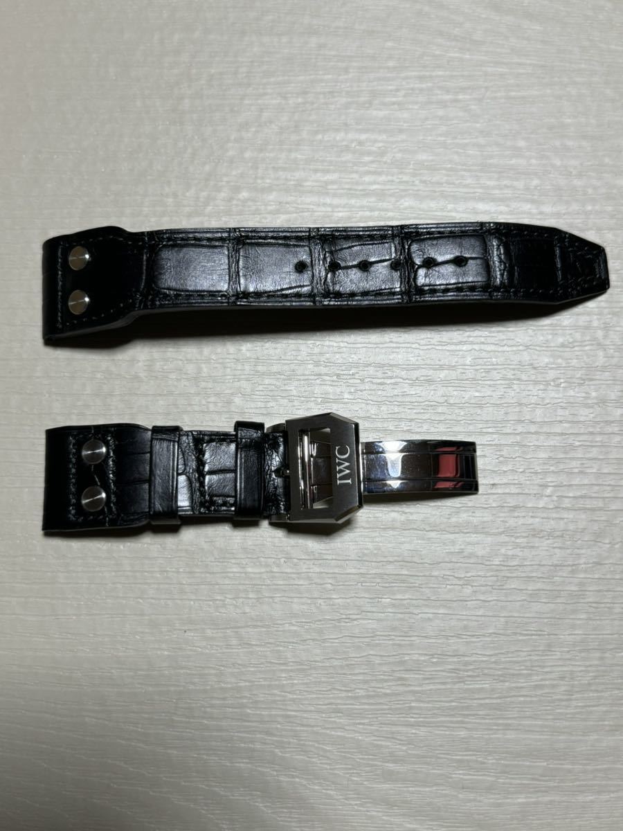 純正IWCパイロットウォッチ用革ベルト。純正バックル付 男性用