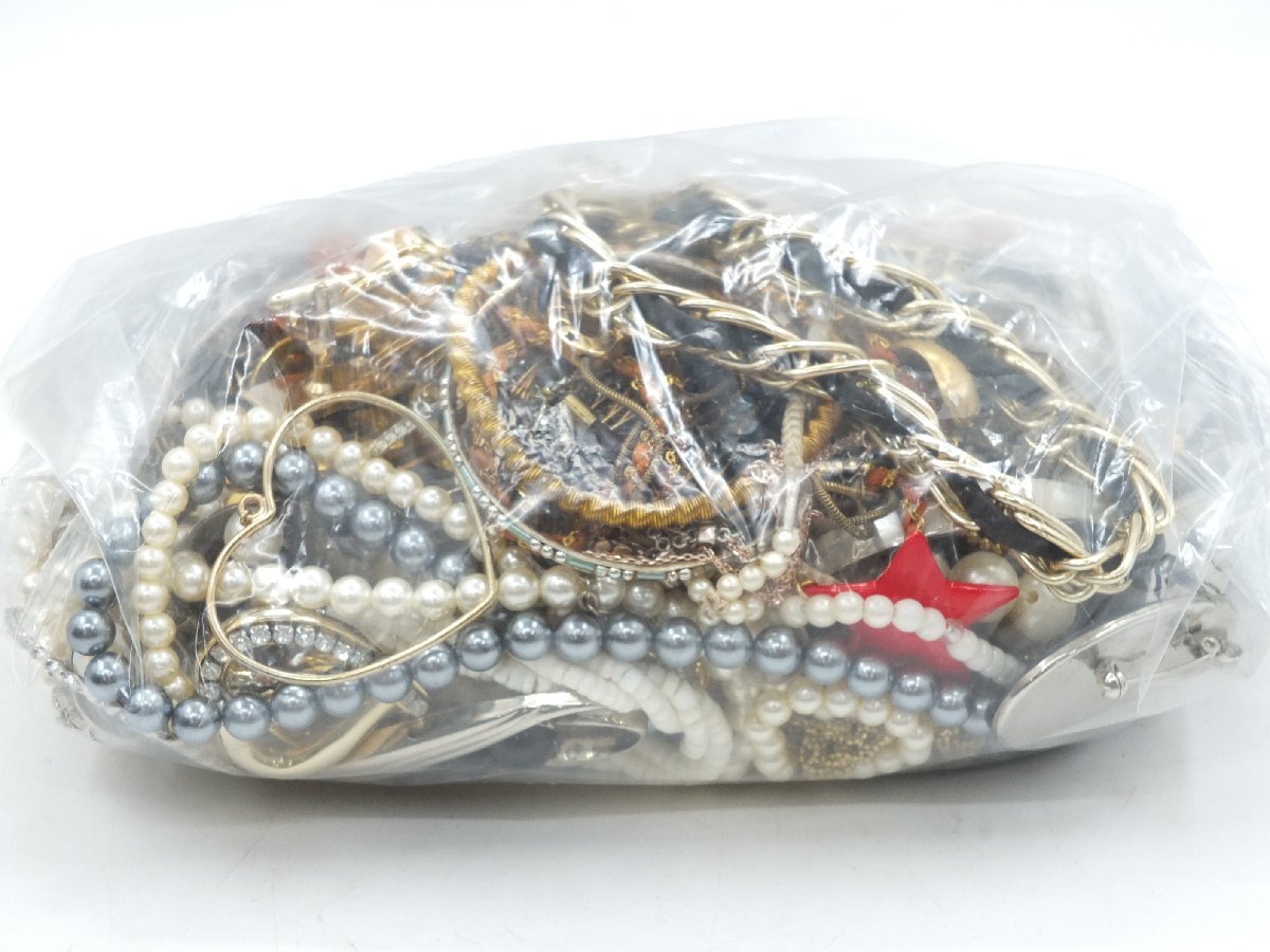 アクセサリー イミテーション まとめ売り 2.2kgほど 不揃い有