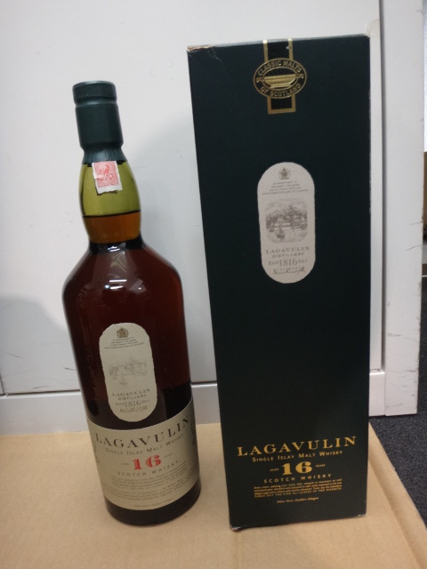 【未開栓】LAGAVULIN ラガヴーリン 16年 旧ボトル ホワイトホース表記 ウイスキー 1000ml 43% 箱付き