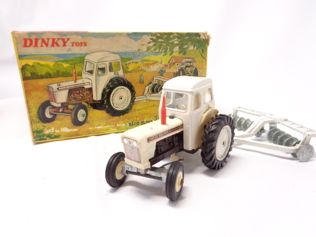 Brown Dinky David Leaflet Sign Cab DINKY TOYS 325 DAVID BROWN Brown Dinky David Leaflet Sign Cab DINKY TOYS 325 DAVID BROWN