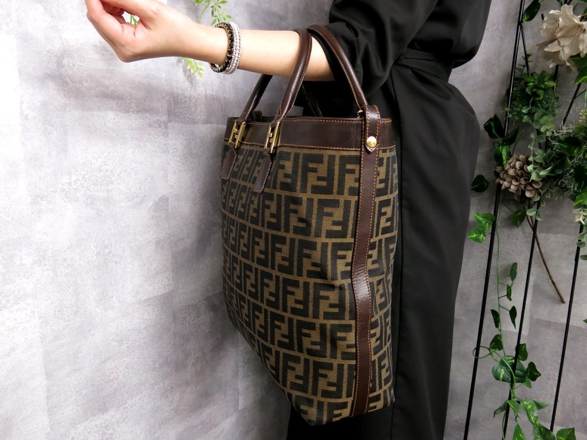 超美品○FENDI フェンディ○ズッカ○FF金具○キャンバス カーフ レザー 