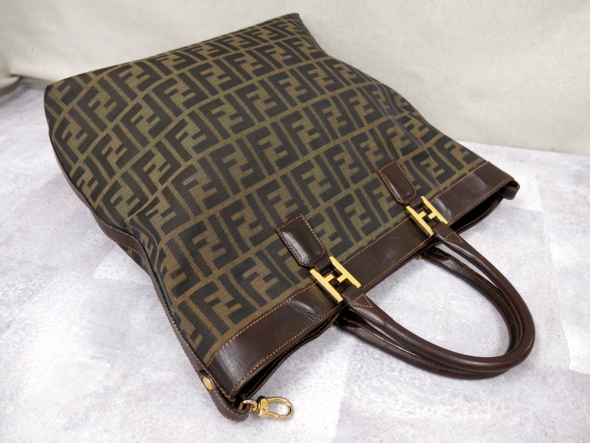超美品○FENDI フェンディ○ズッカ○FF金具○キャンバス カーフ レザー 