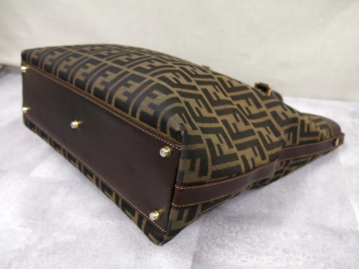 超美品○FENDI フェンディ○ズッカ○FF金具○キャンバス カーフ レザー 