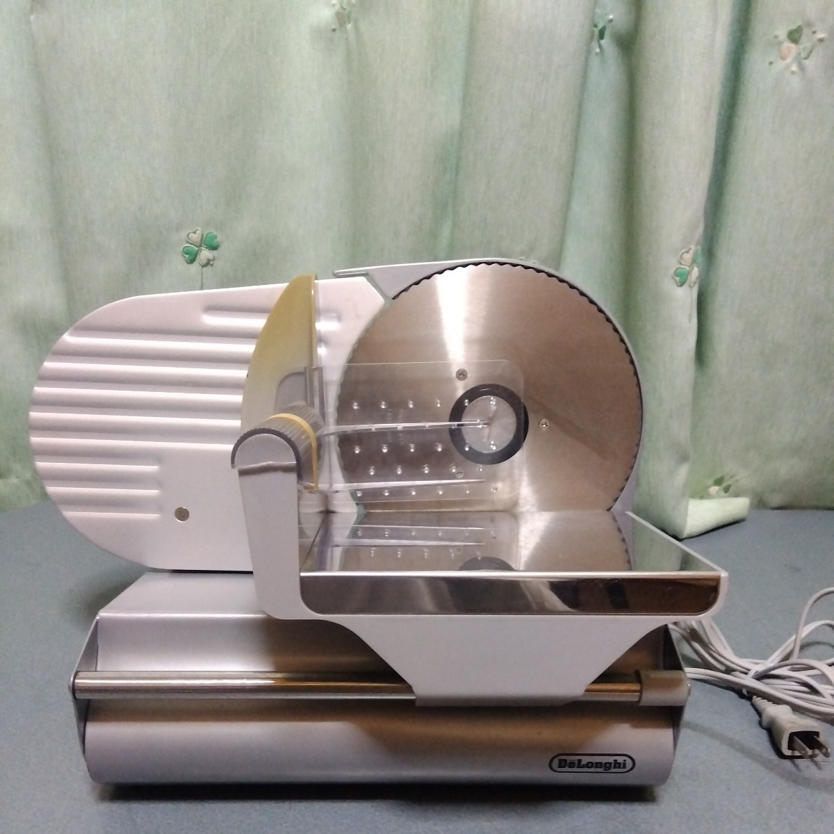 Delonghi 電動フードスライサー 動作品 SL360 中古品 に興味をもって