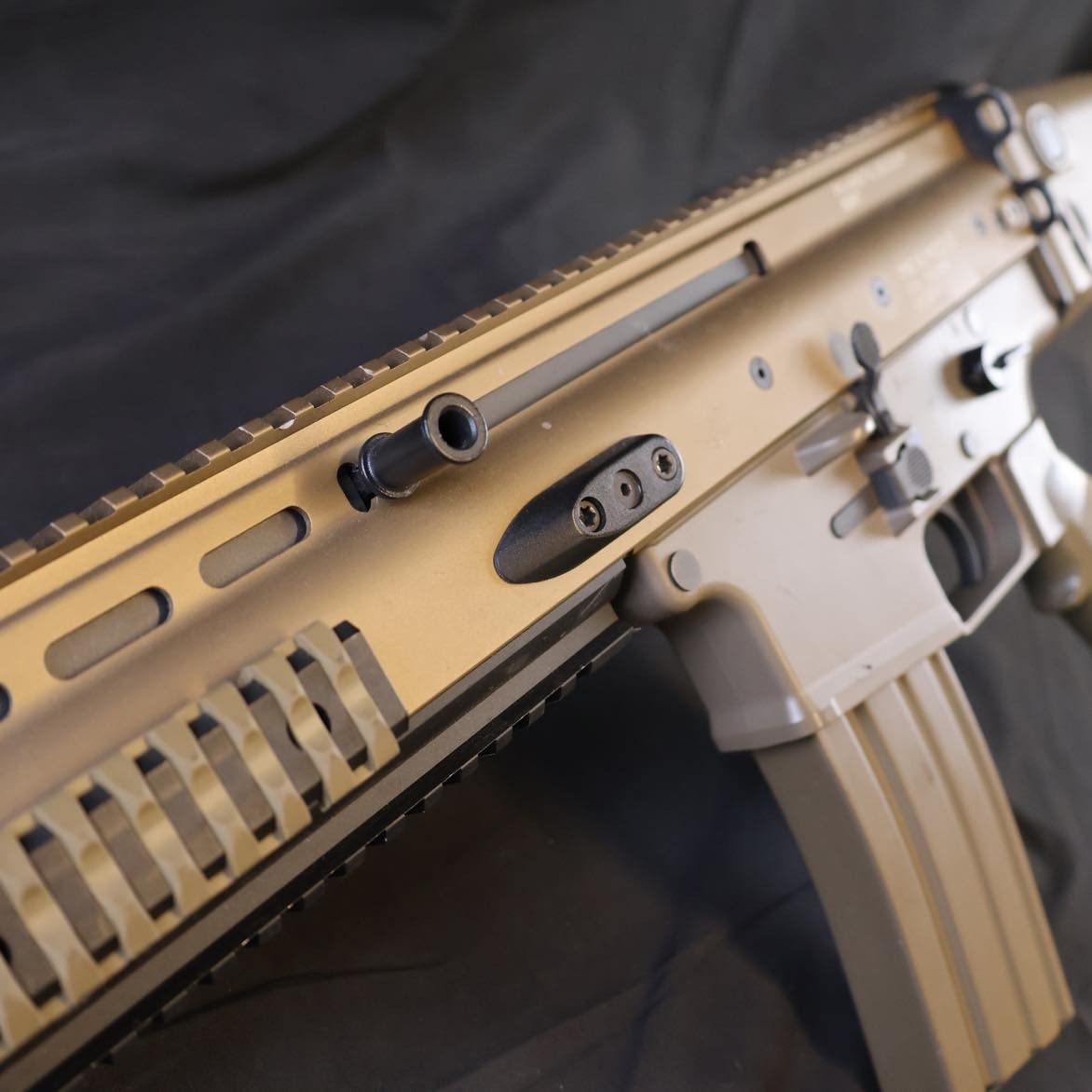 東京マルイ 次世代電動ガン タンカラー SCAR-L CQC マガジン2本付き