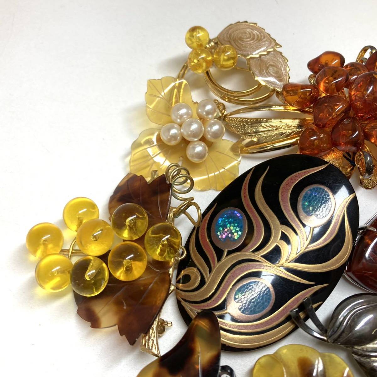 HijoA4347琥珀ブローチ、A3841鼈甲ブローチA3591ブローチ HijoA4347