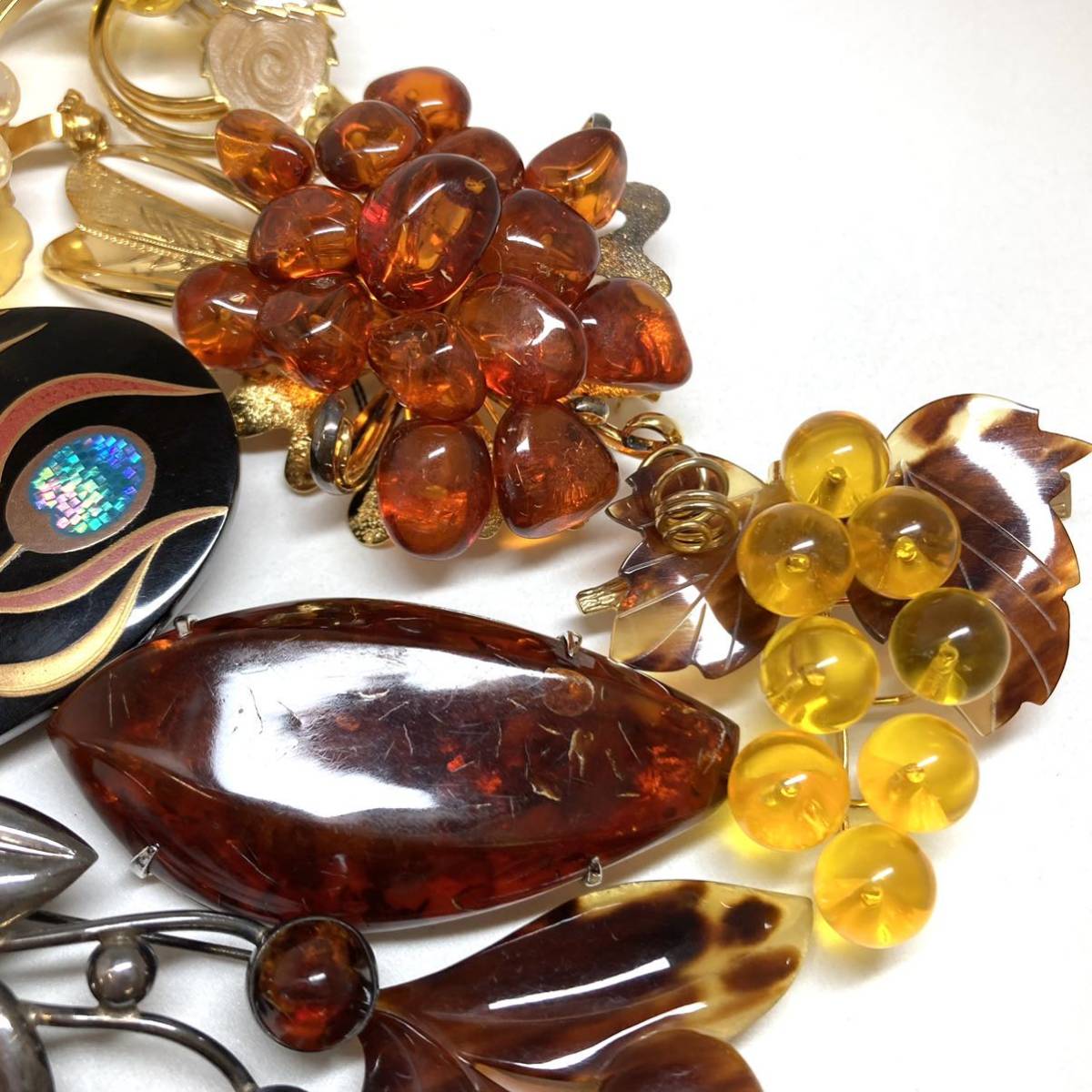 HijoA4347琥珀ブローチ、A3841鼈甲ブローチA3591ブローチ HijoA4347