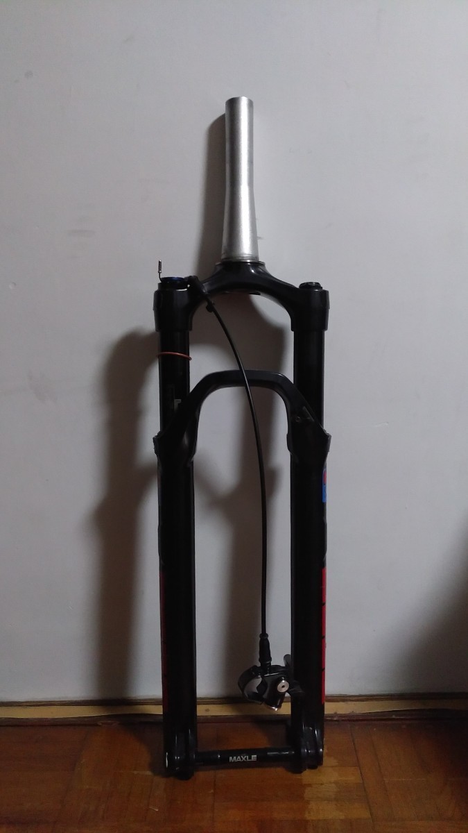 （27.5+/29er フォーク ） ROCKSHOX REBA RL　100mmトラベル　テーパーコラム　BOOST　リモートロックアウトレバー付き