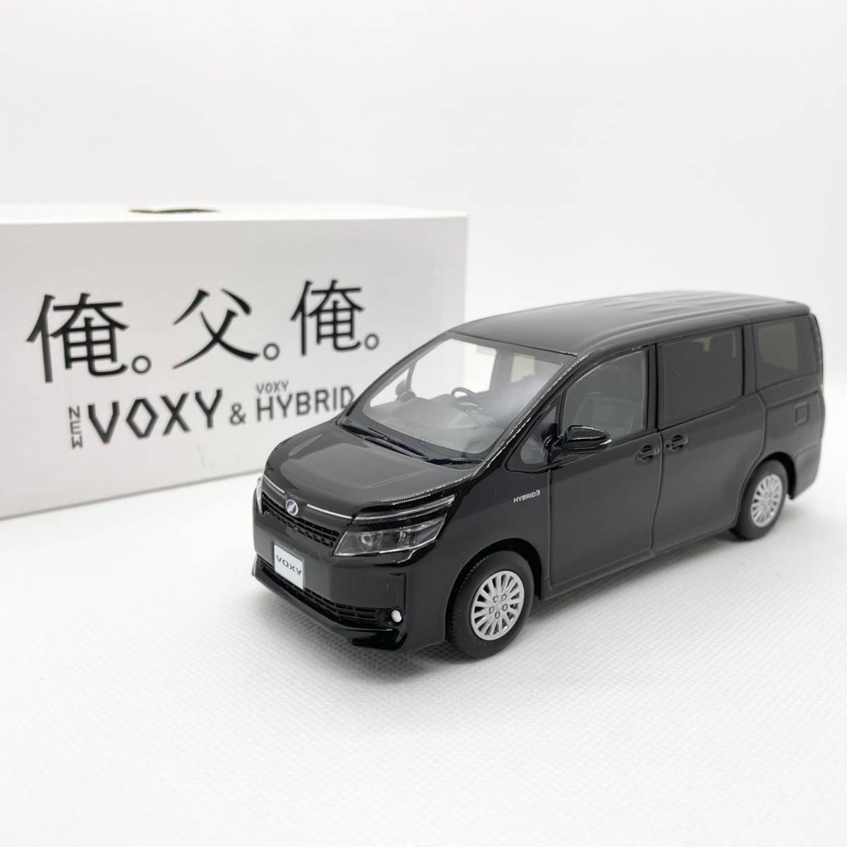 トヨタ VOXY ヴォクシー ハイブリッド ブラック 1/30 カラーサンプル 