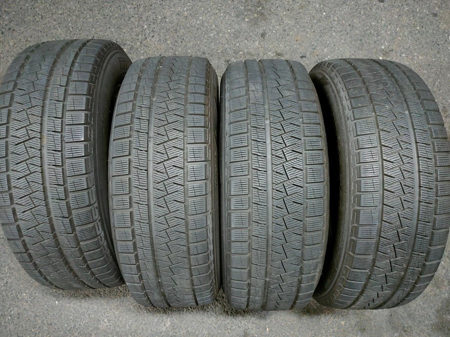 ピレリ アイスアシンメトリコ 225⁄60 R18 4本セット