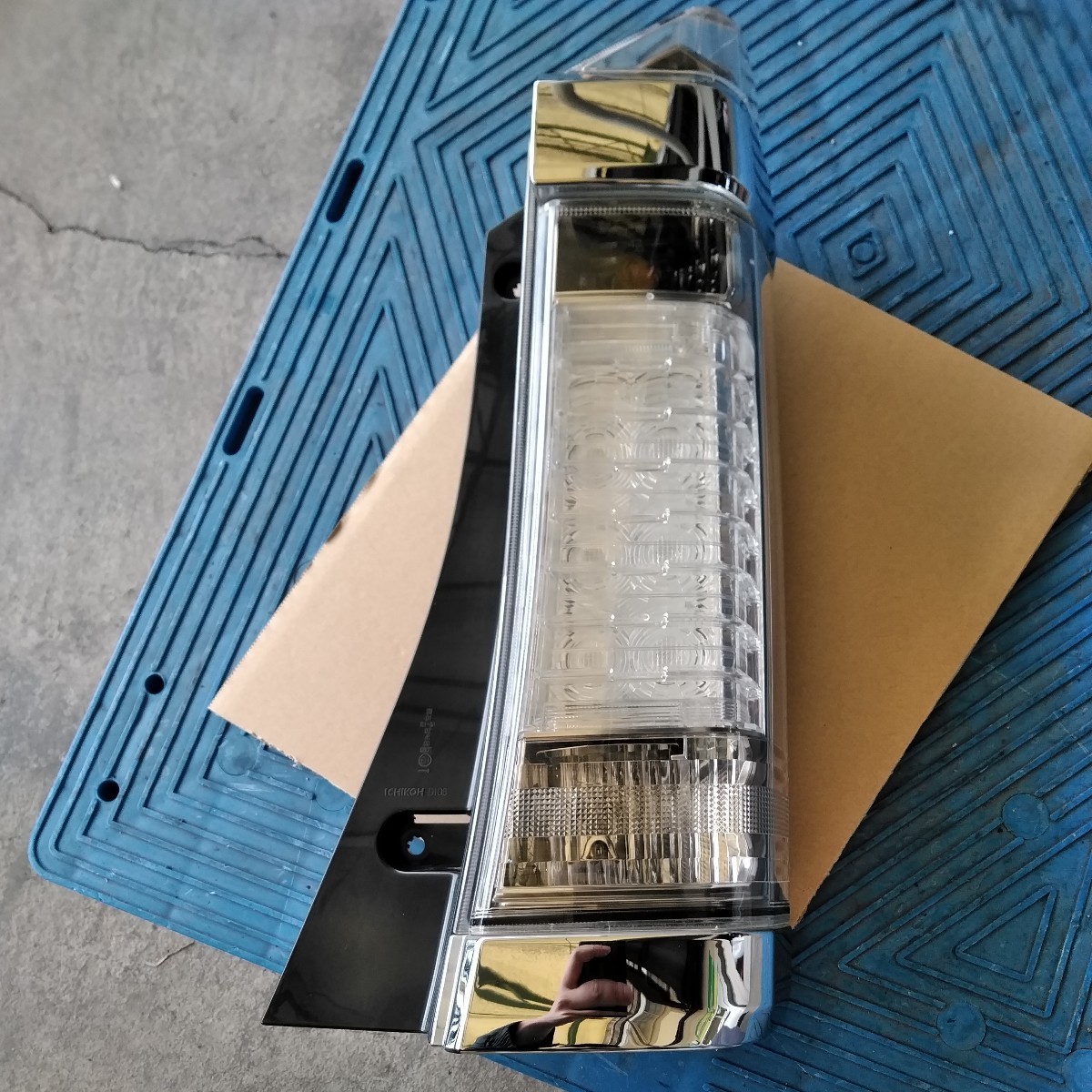 点灯確認済！ N-BOX ／ スラッシュ JF1 JF2 右 テールランプ テールライト 33501-TDE-N01 2-M1 メッキモール イチコーD106