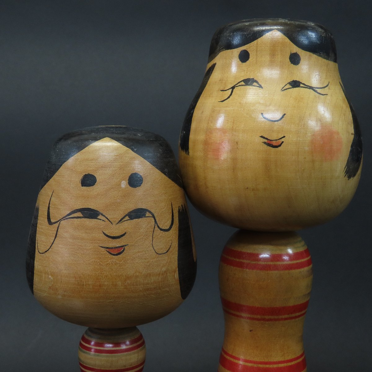 【伝統こけし0831】右)佐藤丑蔵 宮城県 高さ:30.5㎝ 左)小林定雄 岩手県 26㎝ / 肘折系 2本 / 郷土玩具