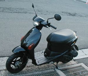 スズキレッツ4のYahoo!オークション(旧ヤフオク!)の相場・価格を見る