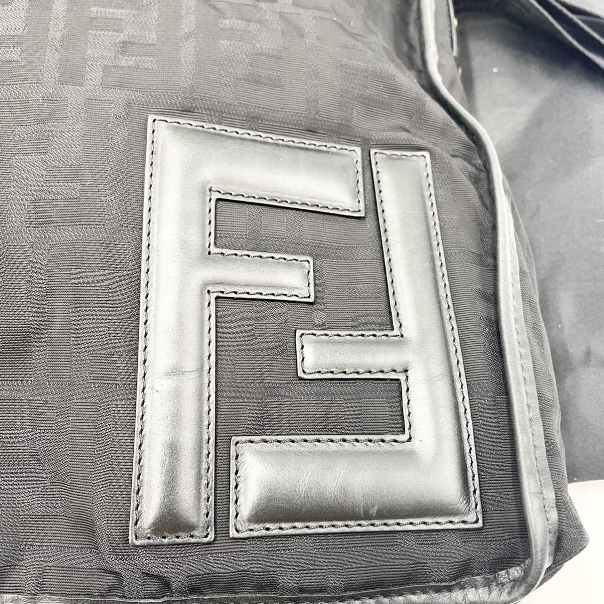 FENDI フェンディ ズッカ柄 メッセンジャー ショルダーバッグ PVC