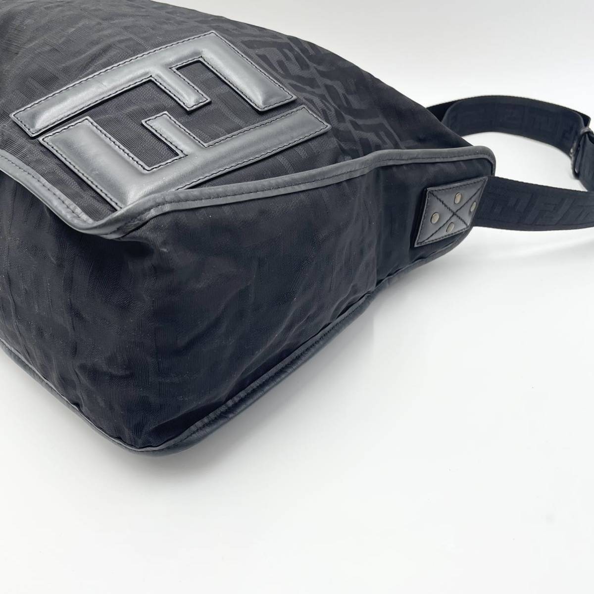 1円 [超美品] FENDI フェンディ ズッカ柄 メッセンジャーバッグ FF 