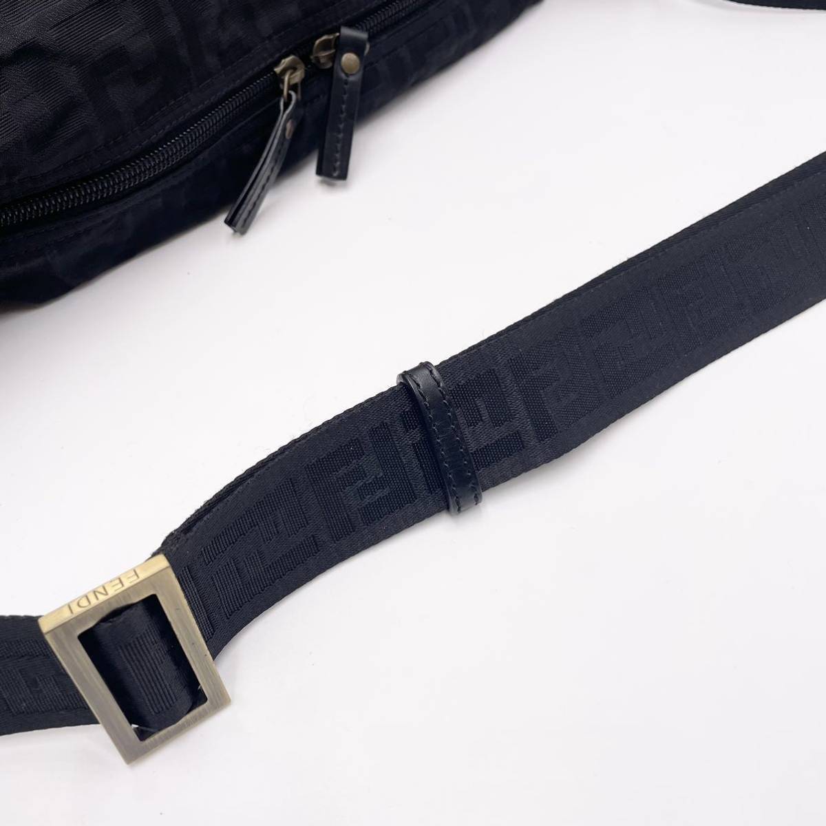 1円 [超美品] FENDI フェンディ ズッカ柄 メッセンジャーバッグ FF 
