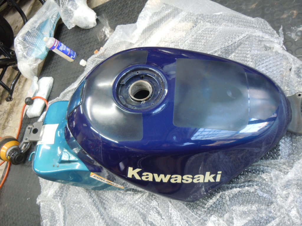 d 2026年最新Yahoo!オークション ZZR1100D 燃料タンク タンクの中古品