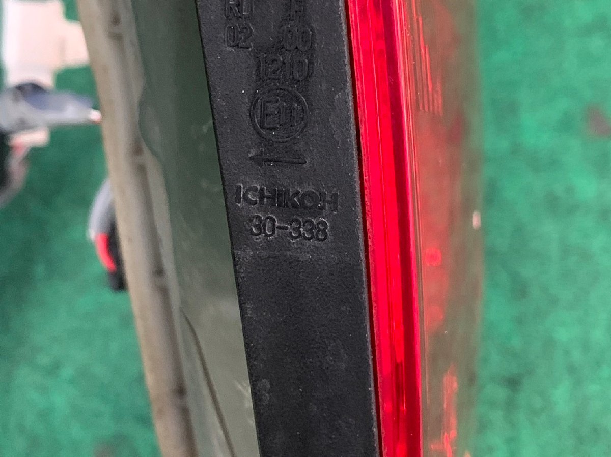 クラウン 18クラウン GRS181 純正テールランプ左右 フィニッシャー左右
