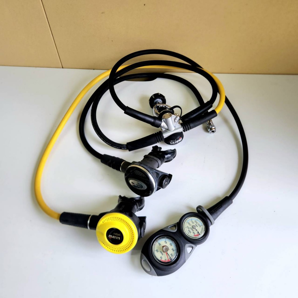 【人気，大得価】 mares MR22 T ダイビング レギュレーター オクトパス スキューバー(レギュレータ)｜売買されたオークション情報、yahooの商品情報をアーカイブ公開 - オークファン レギュレータ