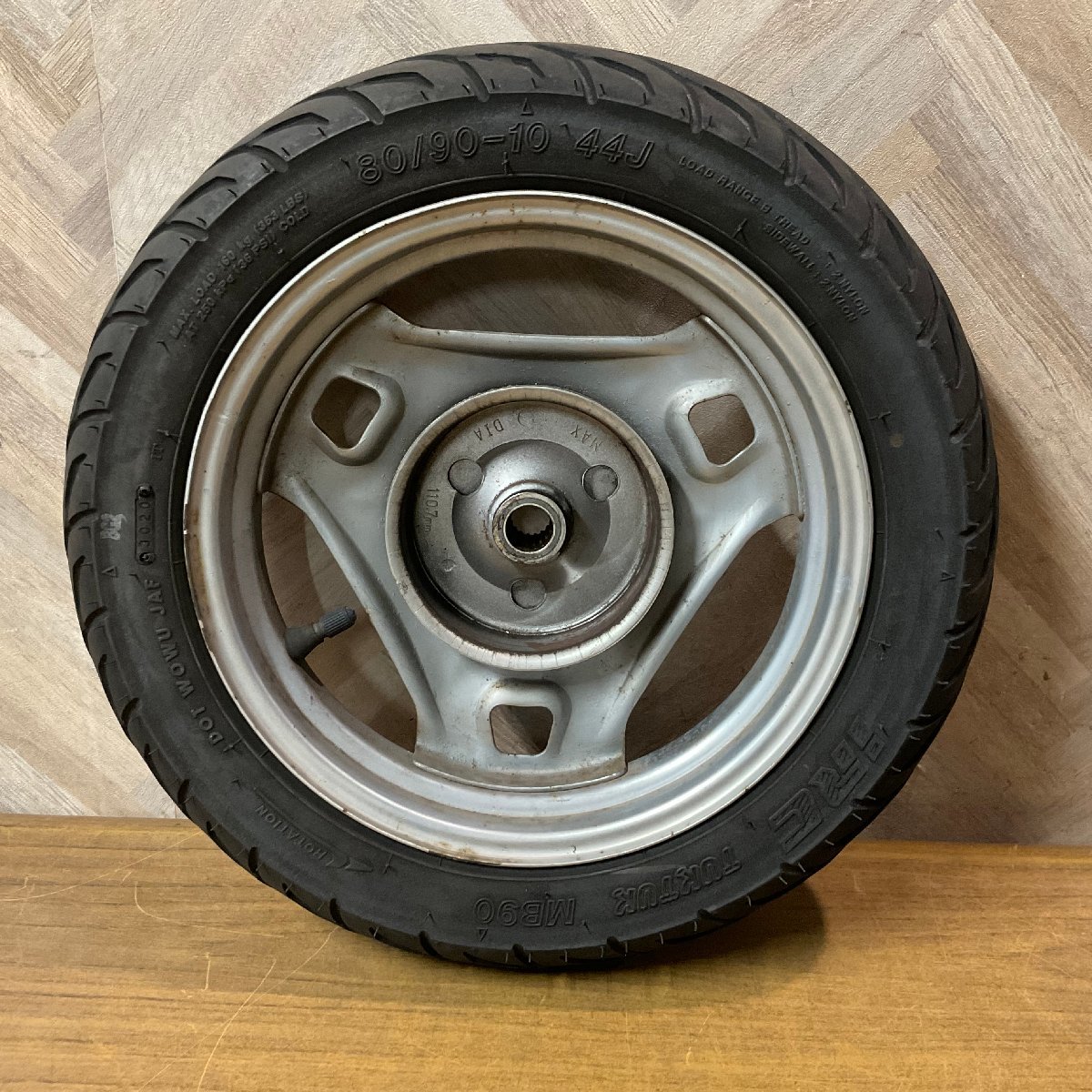 O01-91】スズキ レッツ4 CA45A リアホイール タイヤ付 振れ無し 動作