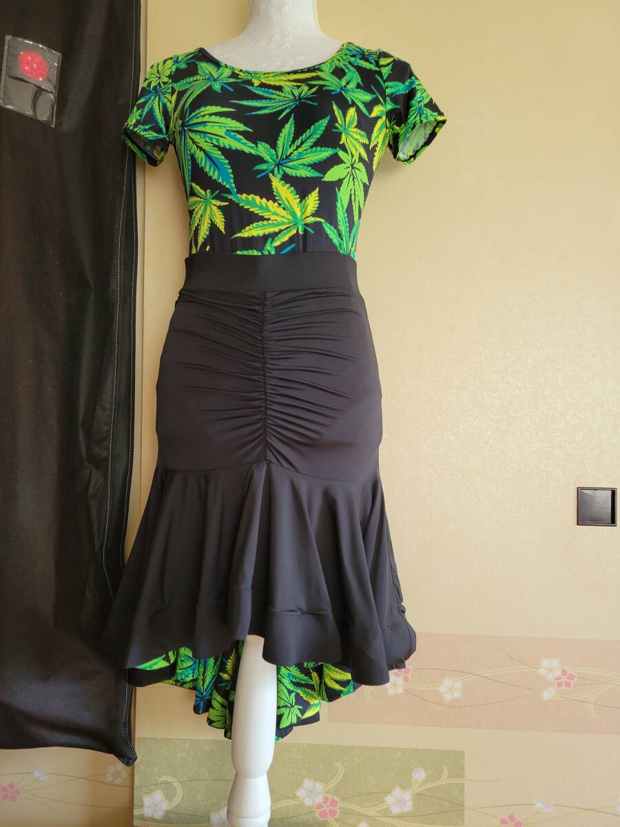 社交ダンスドレス、ラテン上下グリーン黒、色彩素敵で華やか、M_1