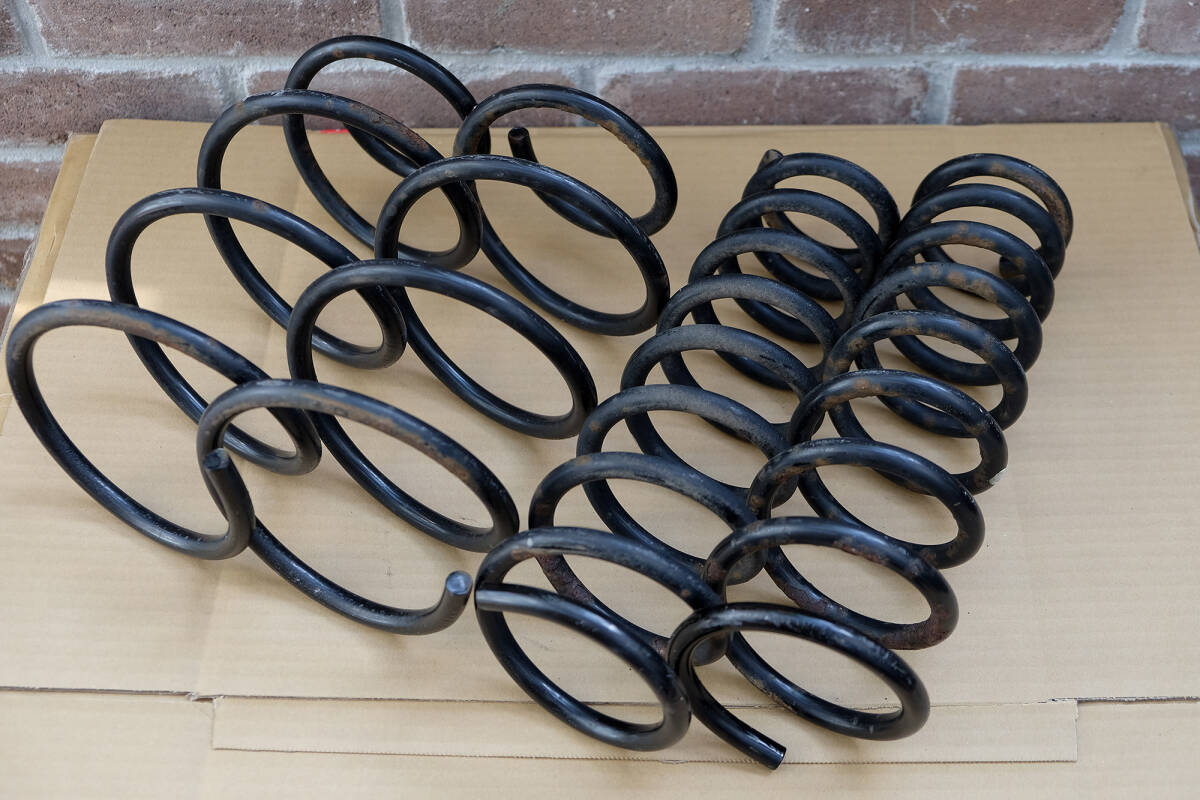 ［中古］アルファロメオ156 2.5V6 純正サス（スプリング）1台分_1