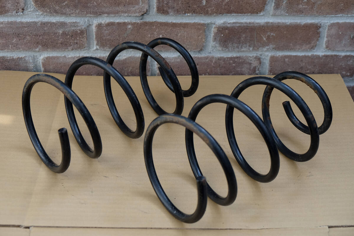 ［中古］アルファロメオ156 2.5V6 純正サス（スプリング）1台分_2