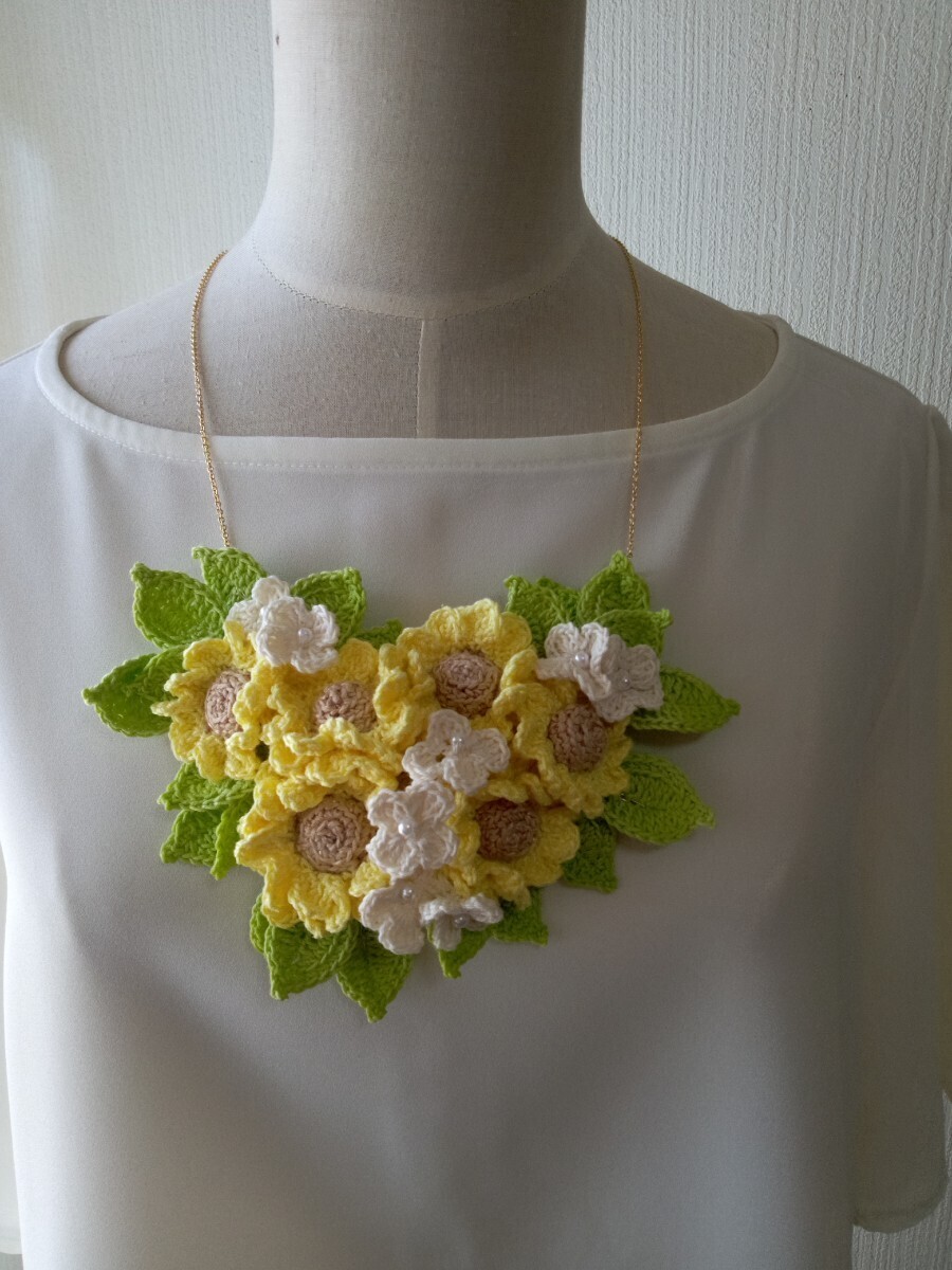 ハンドメイド　レース編み　〔　向日葵　〕ネックレス_4