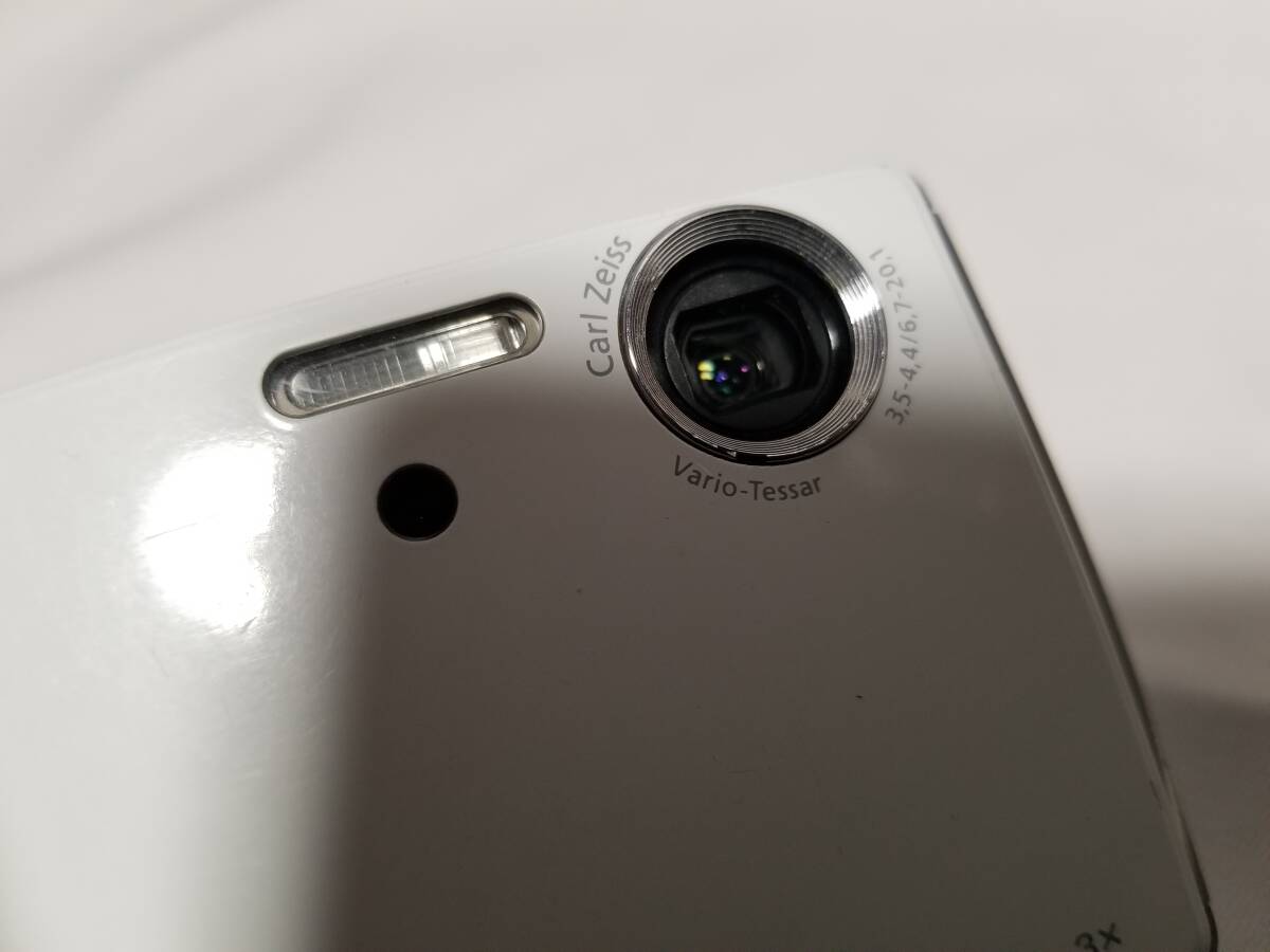 ソニー SONY Cyber-Shot DSC-T33(ホワイト)、バッテリー3個、その他充電台等_4
