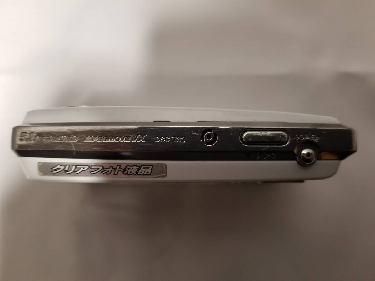 ソニー SONY Cyber-Shot DSC-T33(ホワイト)、バッテリー3個、その他充電台等_7