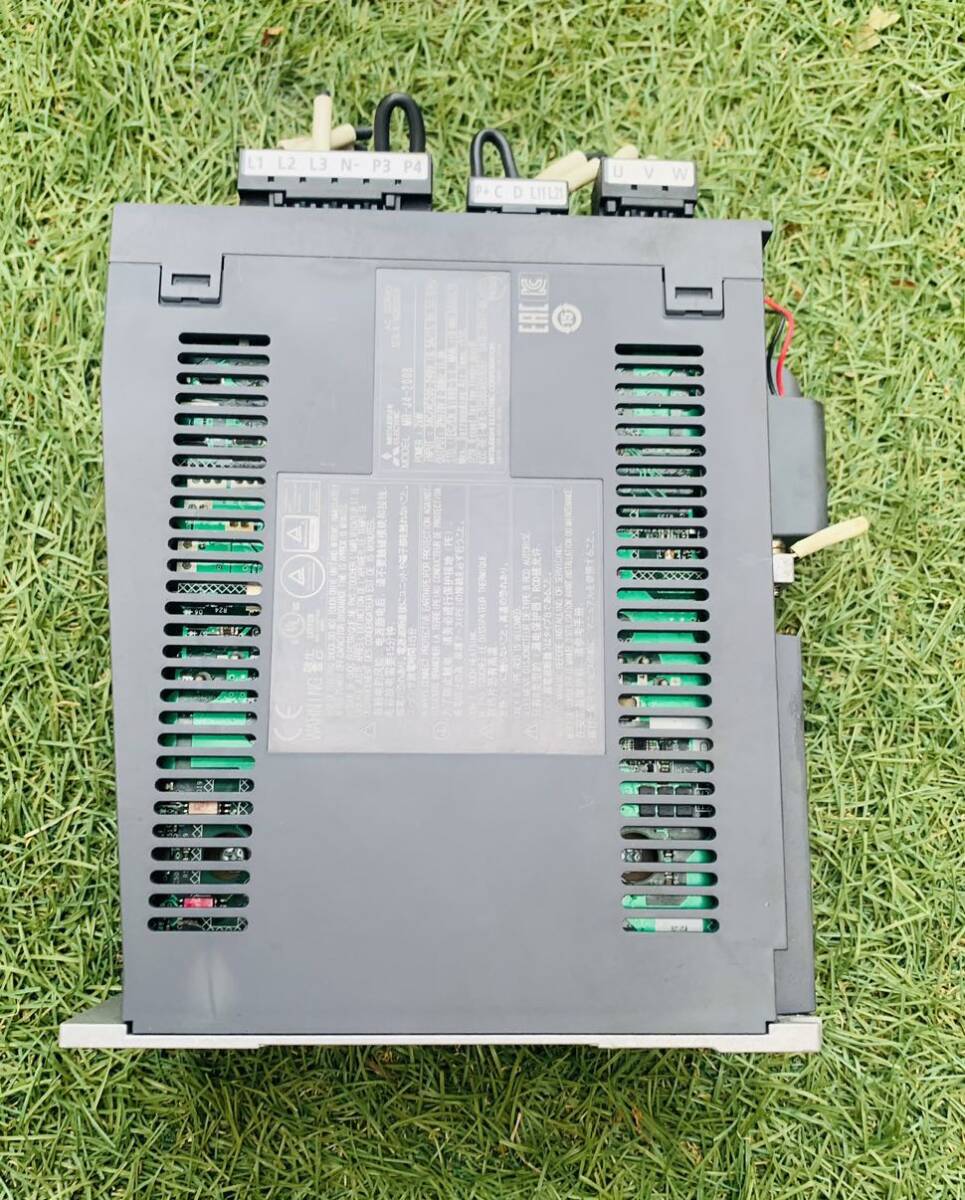 MODEL MR-J4-200B POWER : 2kW INPUT : 3AC/AC200-240V 10. 5A/15. 8A 50 ...