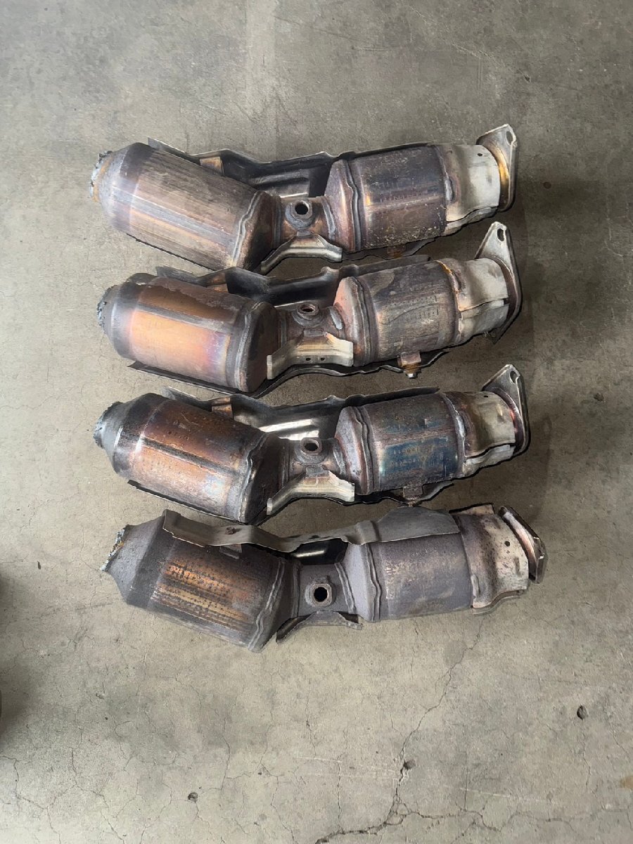 30 プリウス (ZVW30) 触媒 2ZR-FXE TB2 GP2 トヨタ 純正 コンバーター