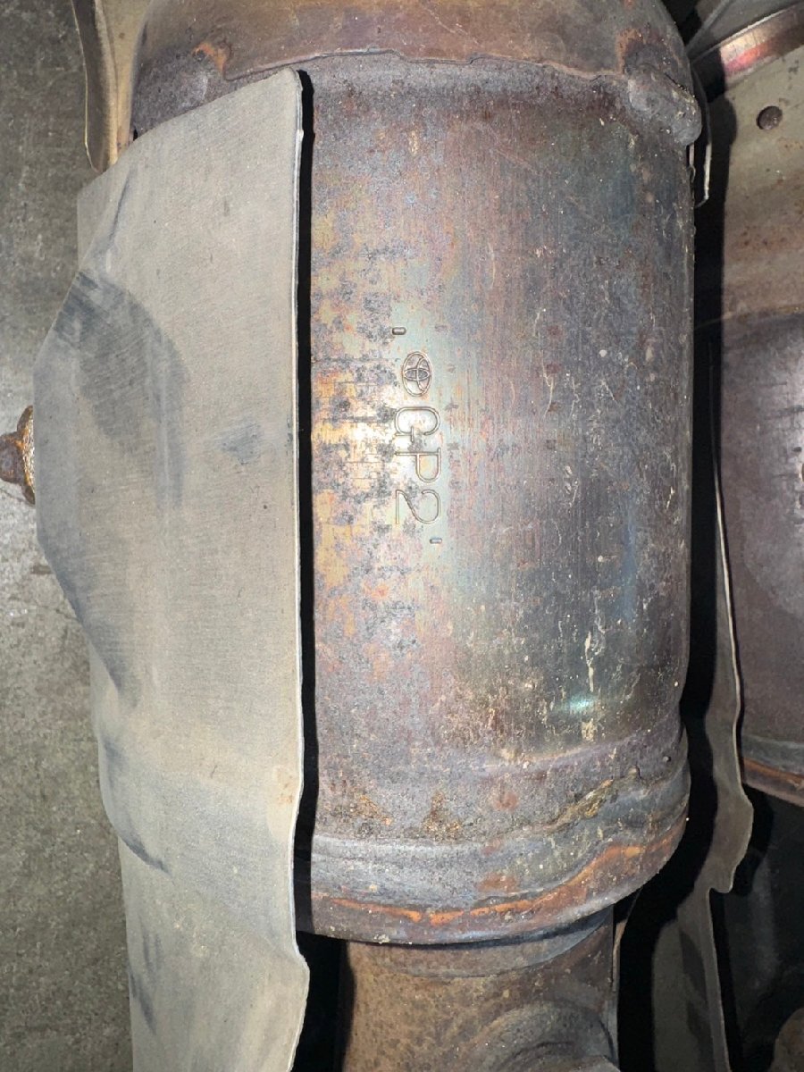 30 プリウス (ZVW30) 触媒 2ZR-FXE TB2 GP2 トヨタ 純正 コンバーター