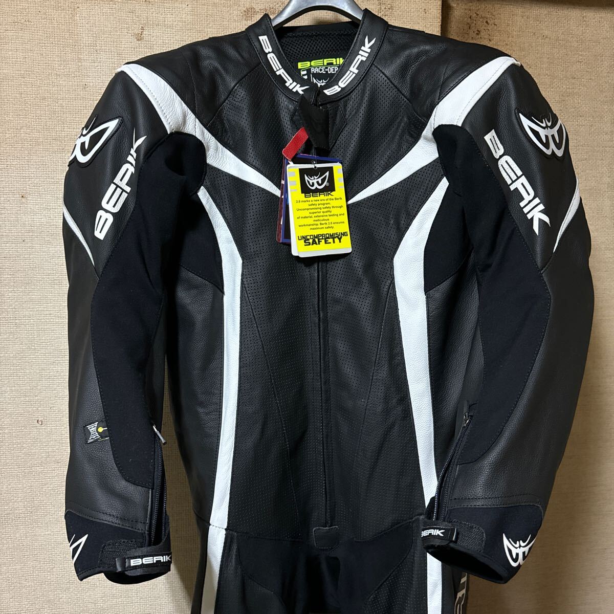 【新品まとめ売り】 BERIK レザー レーシングスーツ MFJ公認 ベリック 革ツナギ レーシングブーツ グローブ レース用 レーシンググローブ_3