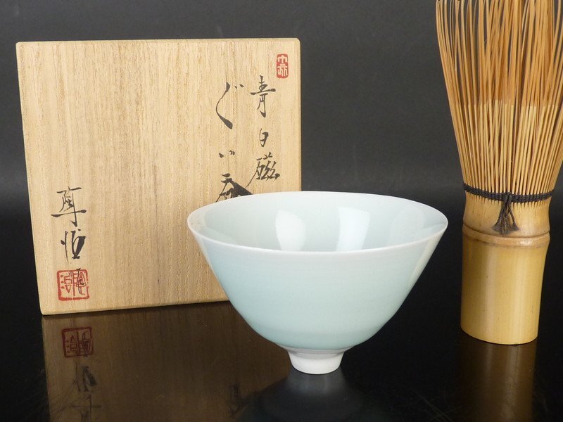 都屋】14 深見陶治 作「青白磁 ぐい呑」共箱 高さ 約4.5cm 幅 約7cm