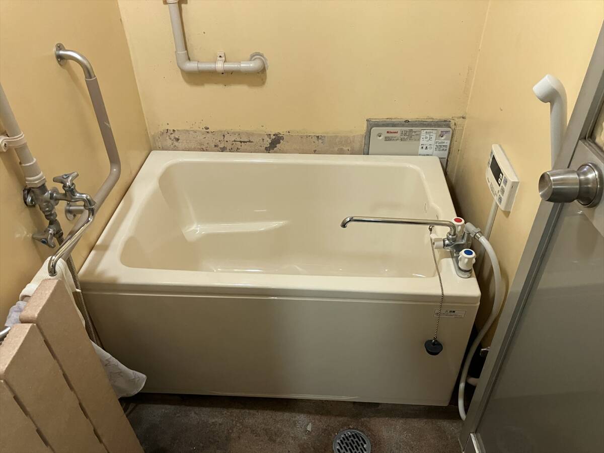 市営団地 シャワー付き リンナイ ホールインワン給湯器 リクシル浴槽 