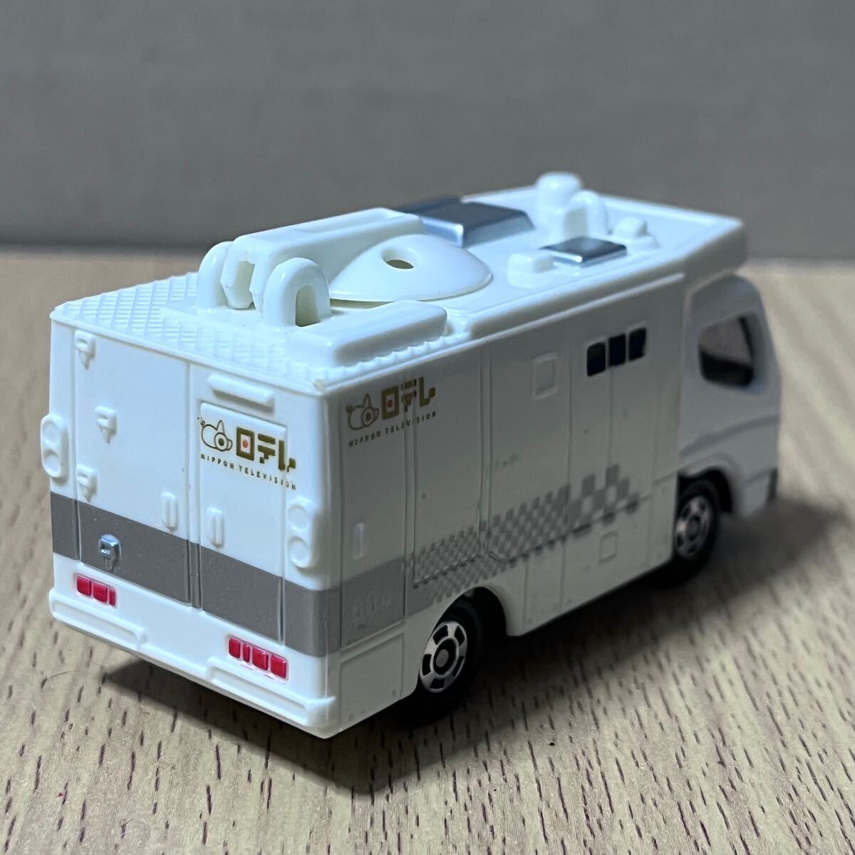 トミカ 非売品 三菱キャンター日本テレビ中継車 絶版 希少(商用車