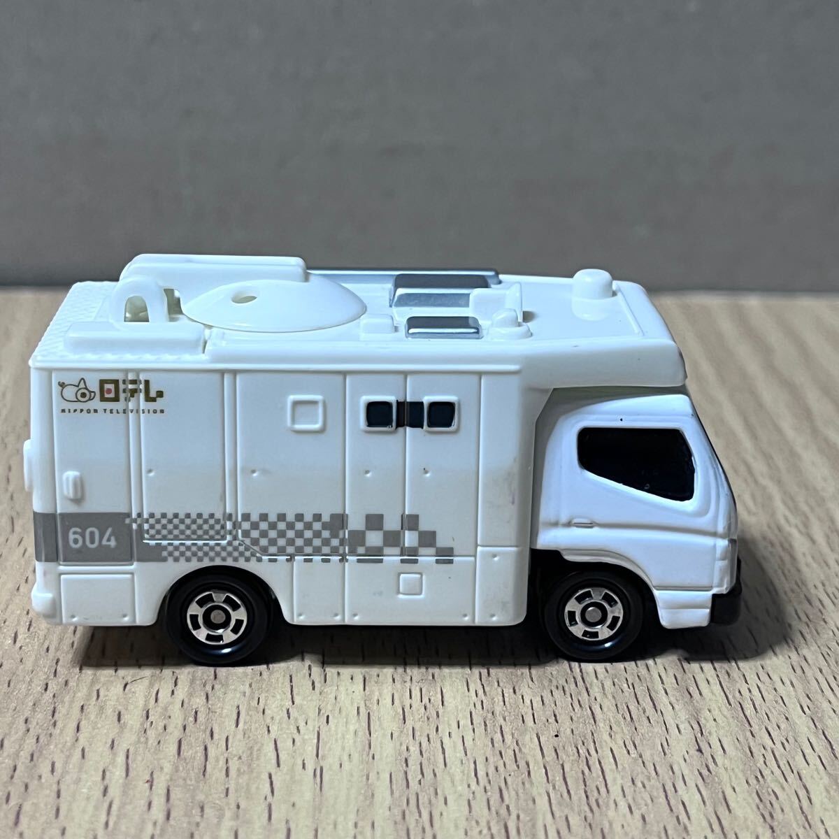 トミカ 非売品 三菱キャンター日本テレビ中継車 絶版 希少(商用車