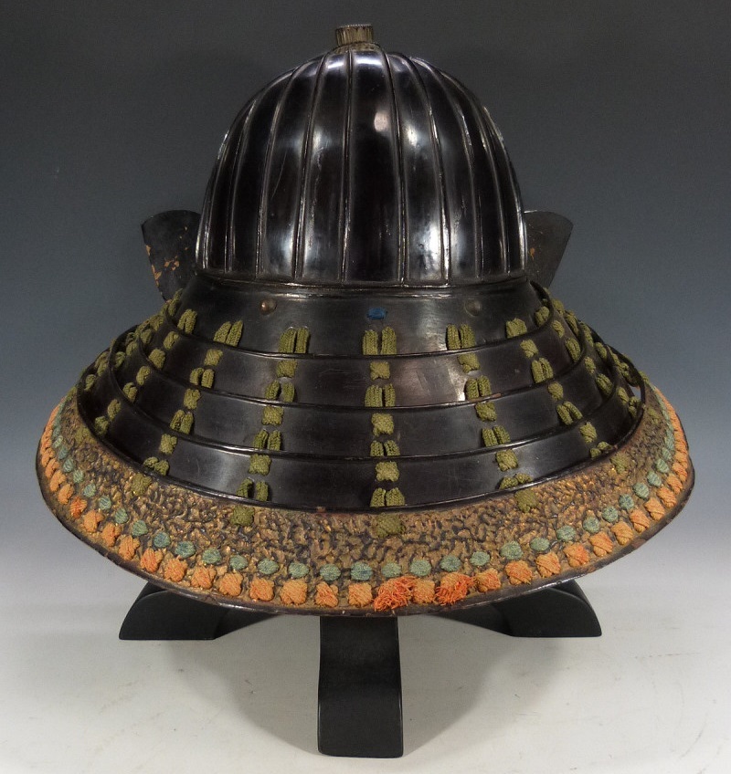 真鍮製 前立て 幅 鉄錆地叩き漆塗二枚鎧胴 江戸期 VP》鎧部品 《VP》鎧部品 江戸期 鉄地黒漆叩き塗二十六間筋加賀兜 前立て付 武具 甲冑