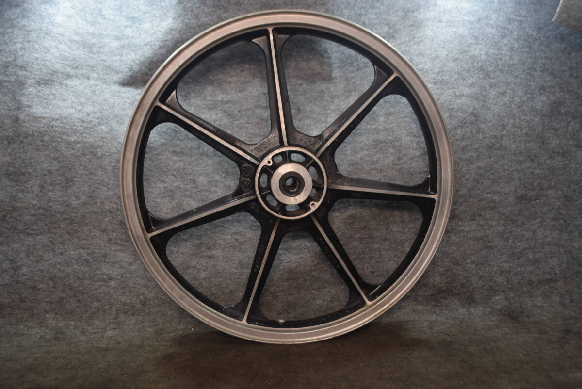Y25-0133】KAWASAKI Z250FT他用 純正フロントホイール（F-1056） 中古