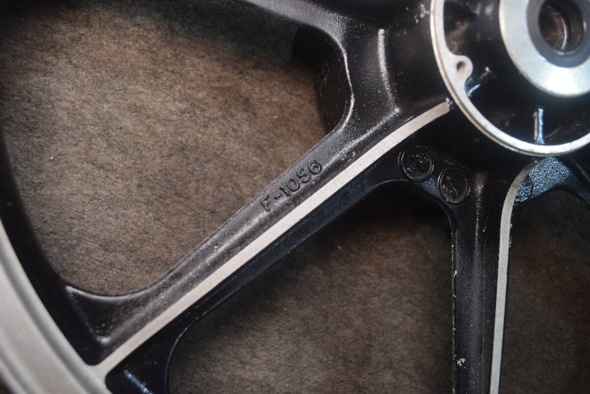 Y25-0133】KAWASAKI Z250FT他用 純正フロントホイール（F-1056） 中古