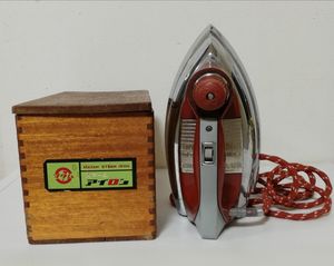 レトロ　HITACHI 300W アイロン 木箱付き レトロ HITACHI 300W アイロン 木箱付き 昭和レトロ 日立のアイロンの