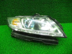 トヨタ ＣＲ－Ｚ DAA-ZF1 右ヘッドランプ 右ヘッドライト 右ライト KOITO 100-22006 3310