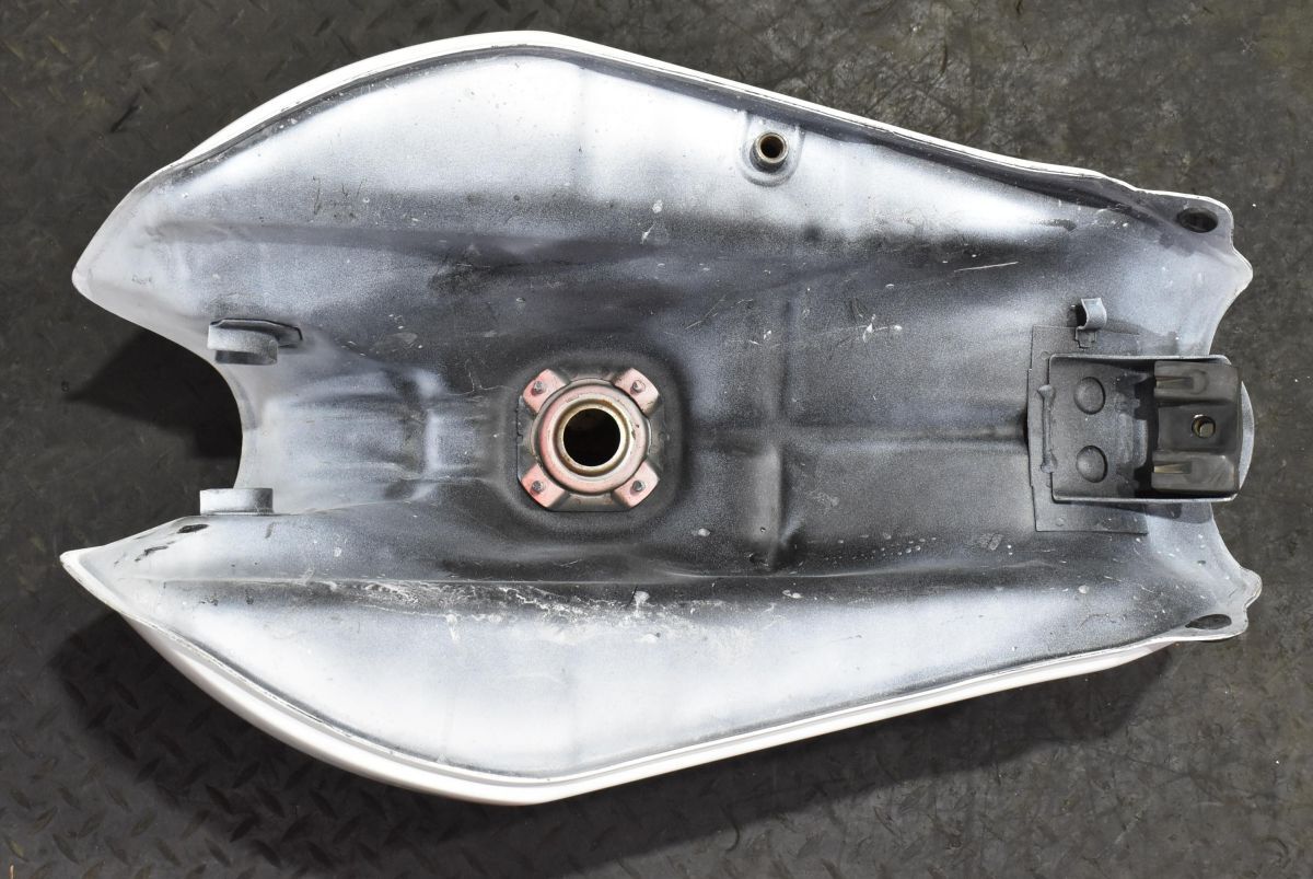 CBX400F タンク　CBX550F 燃料タンク　ジャンク品 CBX400F タンク CBX550F 燃料タンク ジャンク品 楽天市場】cbx タンク