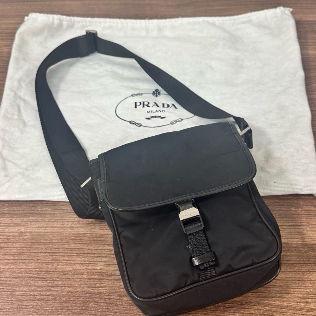 PRADA ショルダーバッグ ナイロン 三角ロゴ 斜め掛け ブラック ※内側 